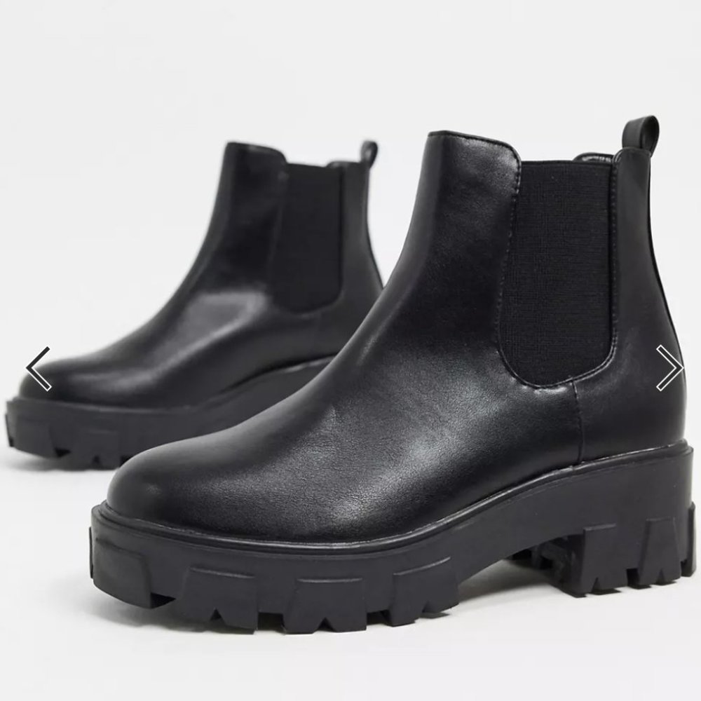 NWT RAID Wide Fit Liza chunky chelsea boots in black in size US womens 8